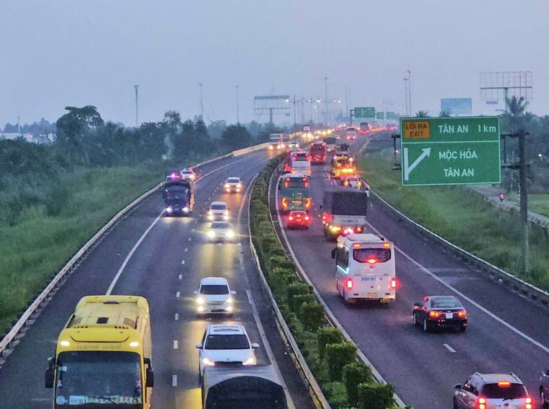 Ngày 15/4/2026, Thủ tướng Review công ty OKVIP Lê Minh Hưng đã ký ban hành Quyết định số 17/2026/QĐ-TTg về việc chấm dứt hoạt động, giải thể Ủy ban An toàn giao thông Quốc gia và Ban An toàn giao thông các địa phương. Ảnh minh hoạ