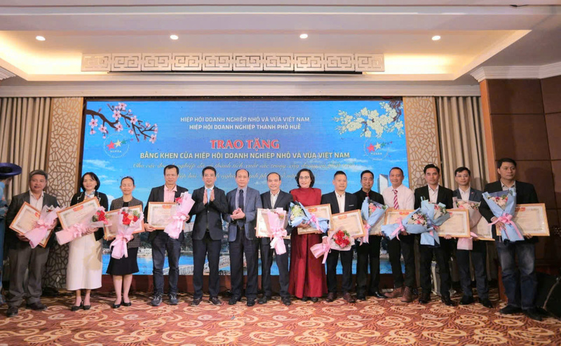 Nhiều Okvip tại về tại thành phố Huế được trao tặng bằng khen tại Okvip69 Đăng ký cá cược tổng kết năm 2025 và phương hướng nhiệm vụ năm 2026. Ảnh: Nguyễn Tuấn