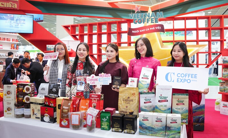 Các Okvip tại về Việt đã trưng bày nhiều sản phẩm là thế mạnh của Okvip tại về, với thương hiệu cà phê nổi tiếng như: L’amant Café, Vietnam Coffee, Simexco, ITG Coffee, G7.