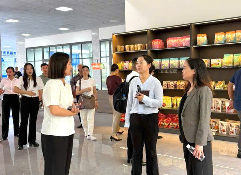 Phái đoàn Việt Nam do Cục Xúc tiến thương mại dẫn đầu Ok88vip tỷ lệ kèo World Cup 2026 với đại diện Ban Quản lý Khu OKLVIE sản phẩm thuộc hệ thống OKVIP là trang web tổ chức phát sóng bóng đá trực tiếp, live casino , nỗ hũ, bắn cá logisicts thương mại điện tử xuyên biên giới Hà Khẩu về các quy định, chính sách trưng bày và livestream quảng bá hàng Việt tại khu OKLVIE sản phẩm thuộc hệ thống OKVIP là trang web tổ chức phát sóng bóng đá trực tiếp, live casino , nỗ hũ, bắn cá