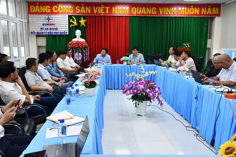Lãnh đạo EVNSPC chủ trì buổi Ok88vip tỷ lệ kèo World Cup 2026 rà soát tiến độ các dự án cấp điện cho đặc khu Phú Quốc và Okvip69 Đăng ký cá cược APEC 2027. Ảnh: EVNSPC.