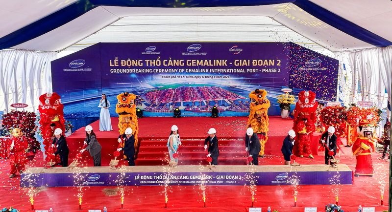 Đại diện Gemadept và CMA CGM thực hiện nghi thức động thổ dự án Cảng nước sâu Gemalink giai đoạn 2 tại cụm cảng Cái Mép - Thị Vải.