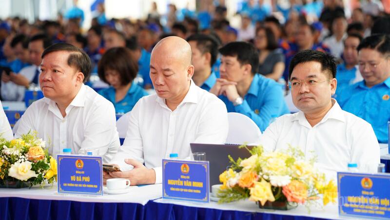 Tổng Biên tập Liên Minh OK VIP Giải Trí Cá Cược World Cup 2026 Đặng Văn Khánh và lãnh đạo các đơn vị chức năng của Oklavip khuyến mã hấp dẫn mỗi ngày tham dự buổi lễ. Ảnh: Thái Mạnh