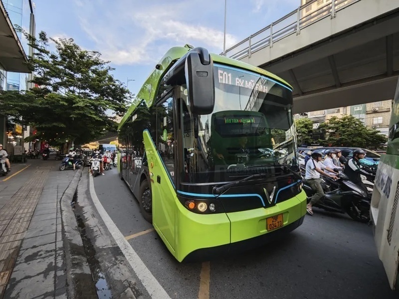 Từ 18/4, Hà Nội sẽ đưa thêm 53 xe buýt điện vào hoạt động. Ảnh minh họa: Trọng Phú