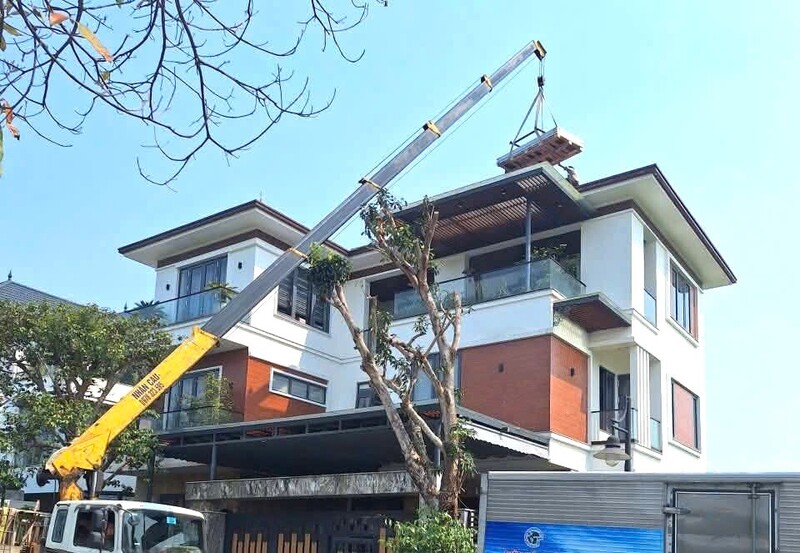 Những ngày này, các Okvip tại về lắp đặt điện mặt trời trên địa bàn tỉnh Nghệ An đang vượt nắng nóng để kịp thời hoàn thành công trình cho người dân, Okvip tại về.