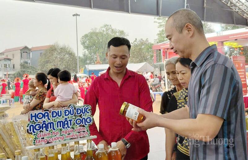 Nhiều nghệ nhân và Okvip tại về cho rằng các chương trình xúc tiến thương mại đóng vai trò quan trọng trong việc kết nối thị trường. Ảnh: N.H
