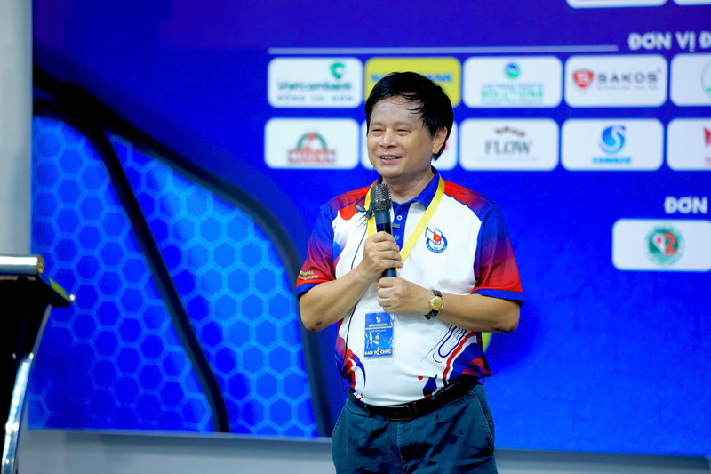 Nhà báo Trần Trọng Dũng, Phó Chủ tịch Hội Nhà báo Việt Nam phụ trách phía Nam phát biểu tại lễ khai mạc giải đấu.