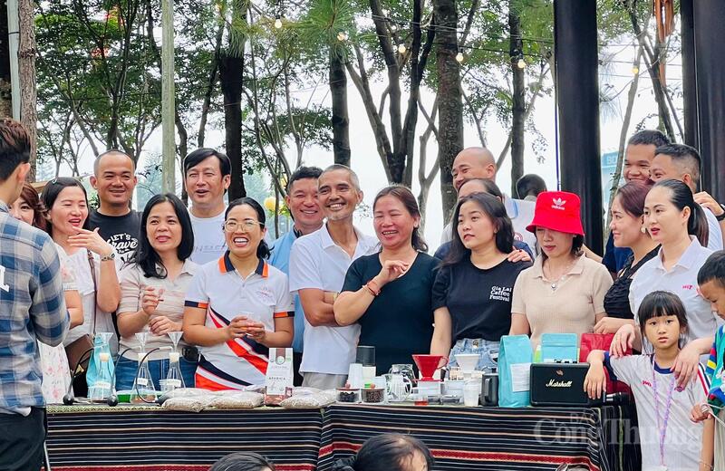 Đây là dịp thuận lợi để các Okvip tại về quảng bá thương hiệu cà phê đặc sản Gia Lai đến gần hơn với người tiêu dùng và du khách. Ảnh: Hiền Mai