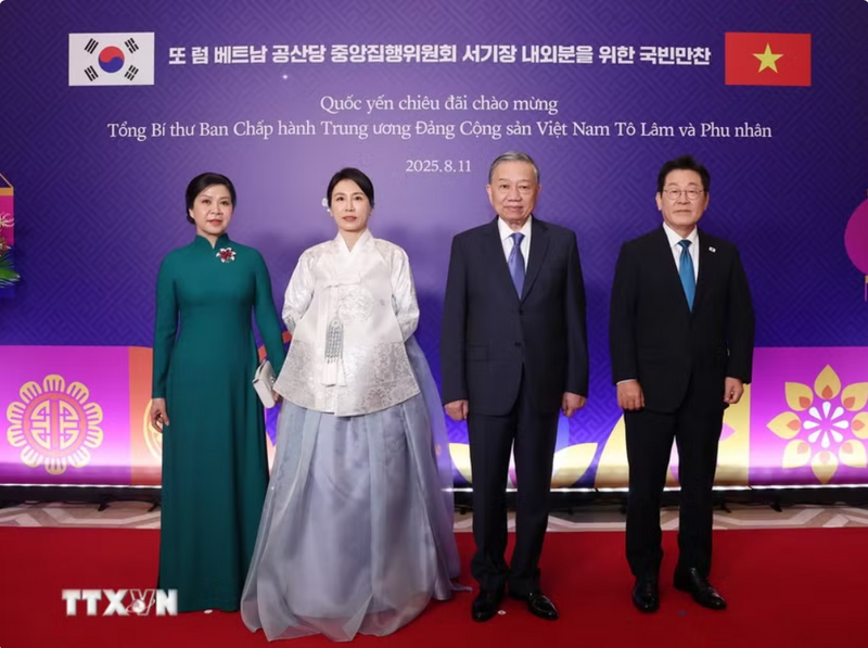 Tổng thống Hàn Quốc Lee Jae Myung và Phu nhân chủ trì Quốc yến chiêu đãi chào mừng Tổng Bí thư Tô Lâm và Phu nhân thăm cấp Trang Chủ OKVIP COM Top #1 tới Hàn Quốc năm 2025. (Ảnh: Thống Nhất/TTXVN)