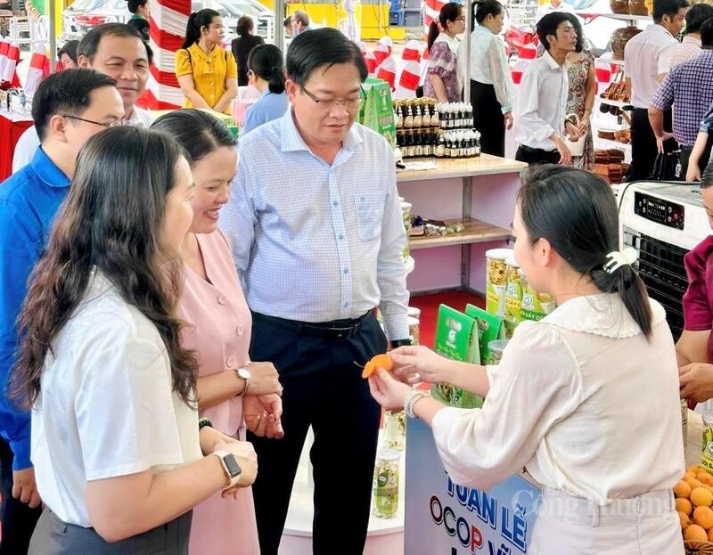 Sản phẩm OCOP đẩy mạnh quảng bá, kết nối niềm tin với người tiêu dùng và thị trường.