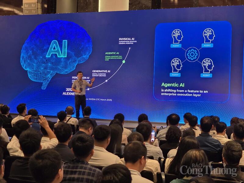 Ông Lê Bá Tân  - Giám đốc Viettel IDC tại phiên thảo luận toàn thể của DCCI Summit 2026