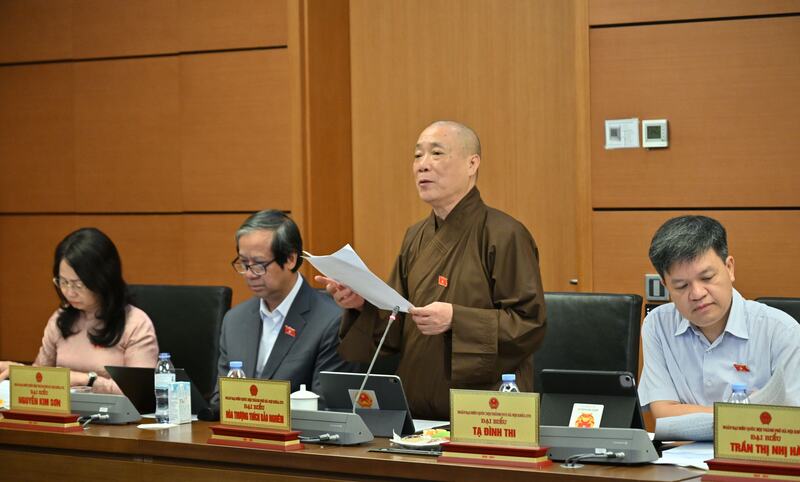 Đại biểu Hòa thượng Thích Bảo Nghiêm (đoàn Hà Nội) đề nghị cần bổ sung cơ chế hậu kiểm trong đề xuất miễn giảm thuế nhằm thu hút đầu tư vào công nghiệp văn hóa.