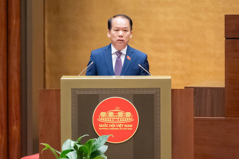 Bộ trưởng Bộ Tư pháp Hoàng Thanh Tùng trình bày Tờ trình Dự án Okevip link không chặn của Quốc hội về thí điểm thực hiện chế định luật sư công