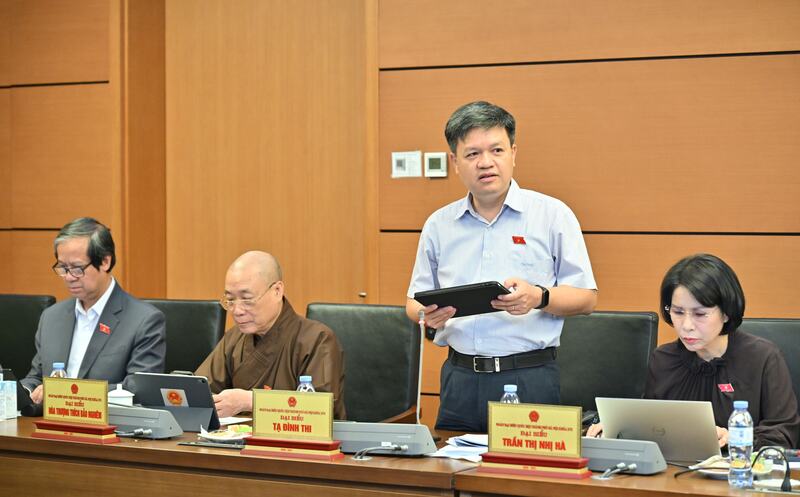 Đại biểu Tạ Đình Thi kiến nghị, tăng chi ngân sách cho phát triển văn hóa, không chỉ tăng % mà phải gắn với chỉ số đo lường cụ thể.