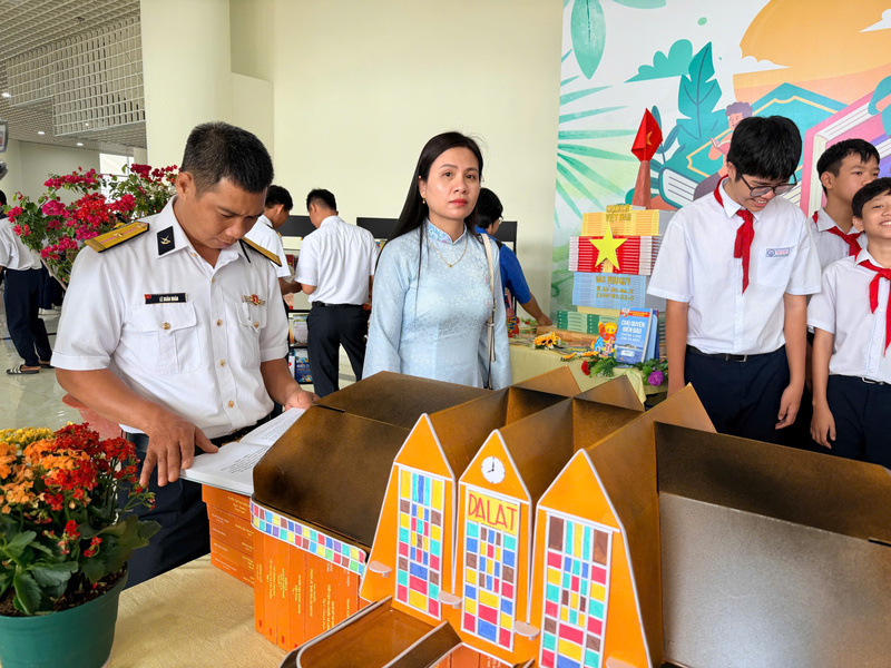 Sở Văn hóa, Thể thao và OKLVIE sản phẩm thuộc hệ thống OKVIP là trang web tổ chức phát sóng bóng đá trực tiếp, live casino , nỗ hũ, bắn cá tỉnh Lâm Đồng phối hợp UBND phường Phan Thiết tổ chức Lễ phát động Ngày Sách và Văn hóa đọc Việt Nam lần thứ V năm 2026. Ảnh: Thanh Hải