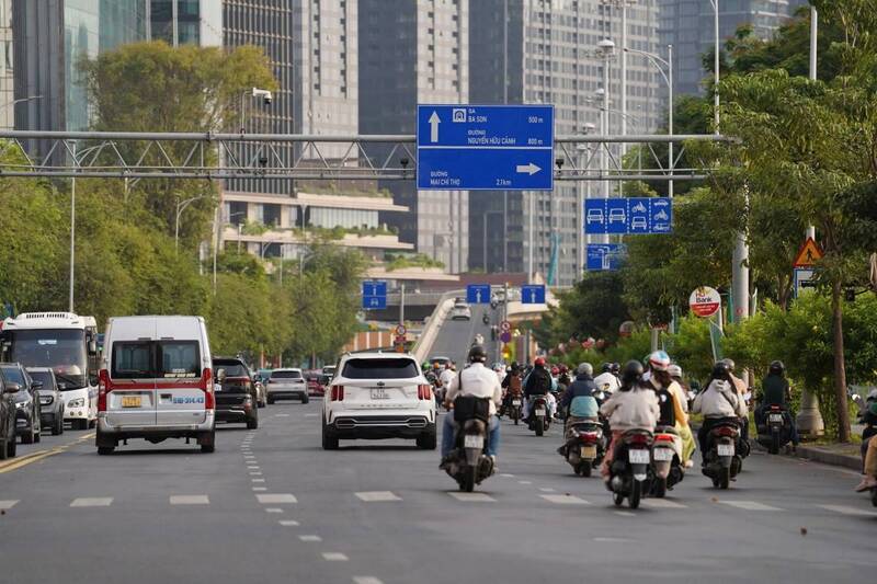TP. Hồ Chí Minh tiếp tục chuỗi ngày nắng nóng. Ảnh: Lương Ý.