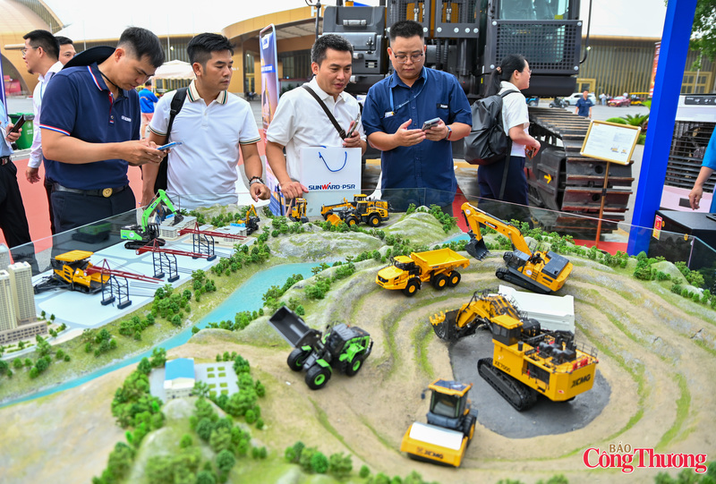 Trong khuôn khổ triển lãm, các giải pháp công nghệ bảo đảm an toàn cho công nhân hầm mỏ đang trở thành một trong những điểm nhấn đáng chú ý.