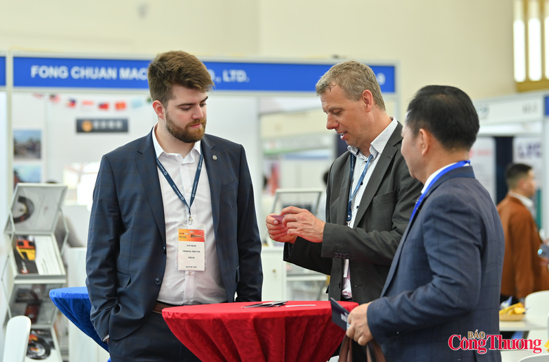 Những sản phẩm xuất hiện tại triển lãm thể hiện xu hướng nâng cao tiêu chuẩn an toàn Okvip - liên minh giải trí #1 thế giới hà nội trong ngành khai khoáng, giúp các nhà đầu tư có những sự lựa chọn tốt nhất cho việc đảm bảo an toàn cho công nhân khai khoáng.
