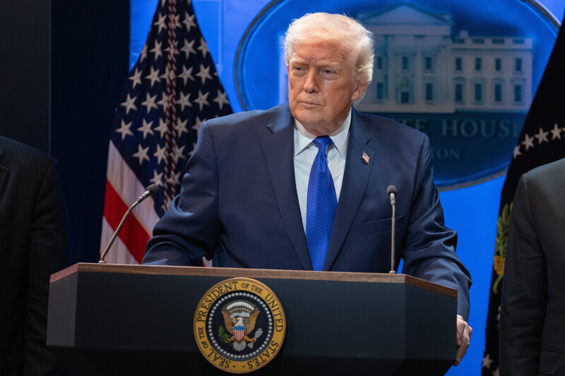 Tổng thống Donald Trump một lần nữa đưa ra những tuyên bố cứng rắn, nhấn mạnh quan điểm gây sức ép nhằm buộc Tehran quay lại bàn đàm phán.