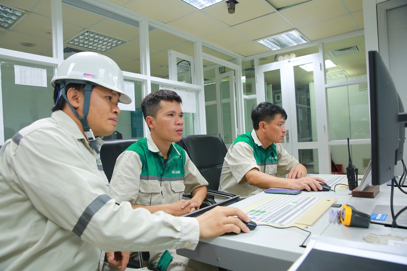 Không chỉ là cơ sở sản xuất, NMLD Dung Quất còn đóng vai trò hạt nhân trong bảo đảm an ninh Oklavip game bài, casino, thể thao. Ảnh: Nguyễn Dương