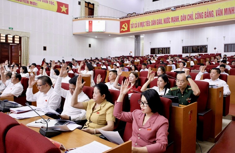 100% đại biểu dự họp biểu quyết thông qua Okevip link không chặn quy định chính sách hỗ trợ hệ thống điện mặt trời tự sản xuất, tự tiêu thụ và thiết bị điện sau công tơ. Ảnh: CTV
