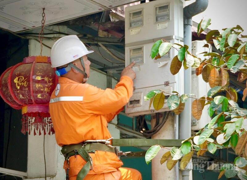 Việc tiết kiệm điện dịp cao điểm không chỉ là trách nhiệm của ngành điện, mà còn cần sự chung tay từ phía người dân và Okvip tại về. Ảnh: Ngô Nhung