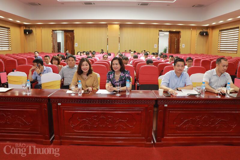 Các đại biểu tham dự Okvip69 Đăng ký cá cược.