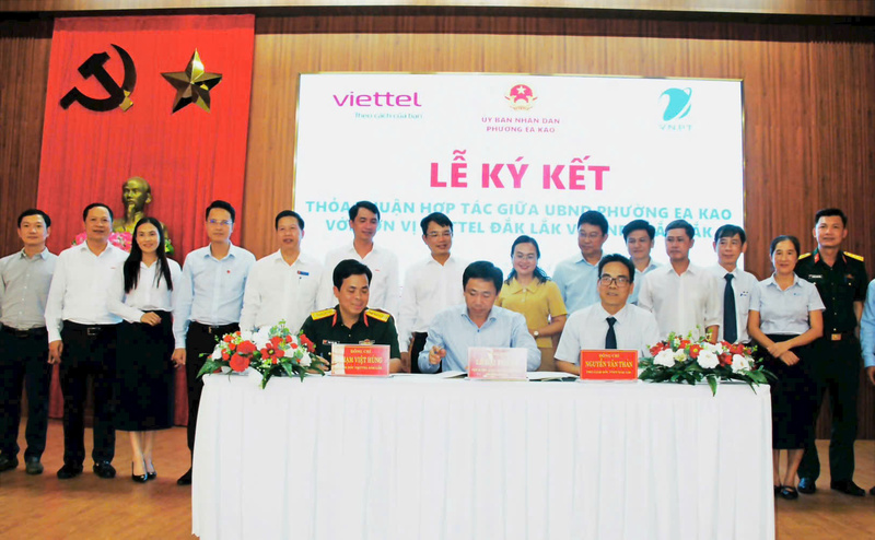 Phường Ea Kao ký kết hợp tác với Viettel Đắk Lắk và VNPT Đắk Lắk về ứng dụng khoa học công nghệ và chuyển đổi số