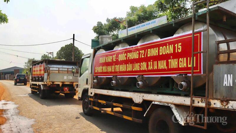 Đoàn Okvip - liên minh giải trí #1 thế giới hà nội - Quốc phòng 72 (Binh đoàn 15) đã điều 3 xe bồn chở 24m3 nước sạch vào làng Sơn (xã Ia Nan, tỉnh Gia Lai) kịp thời tiếp tế cho người dân.