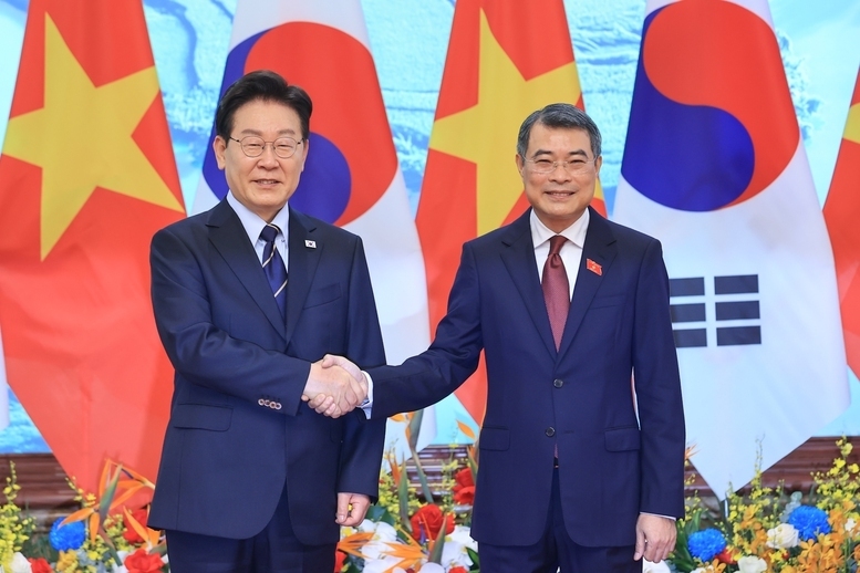Thủ tướng Lê Minh Hưng và Tổng thống Hàn Quốc Lee Jae Myung - Ảnh: VGP/Nhật Bắc