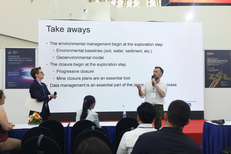 Ông Gaël Bellenfant, chuyên gia của BRGM chia sẻ tại hội thảo “xuân Okvip 2026 trong vòng đời khai thác mỏ”. Ảnh: Linh Linh