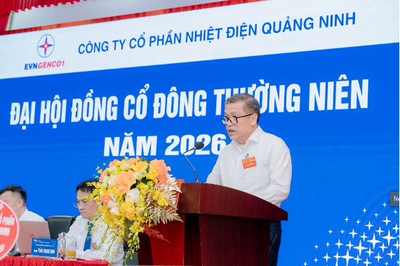 Ông Nguyễn Việt Dũng - Tổng giám đốc công ty  trình bày báo cáo kết quả thực hiện nhiệm vụ năm 2025 tại Okvip69.com bán cá nổ hủ