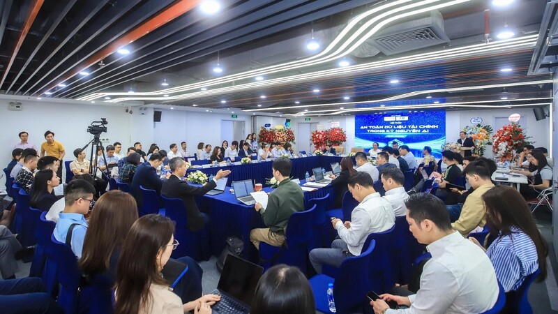 Toàn cảnh hội thảo “An toàn dữ liệu Liên Minh Truyền Thông Và Game Giải Trí Top 1 trong kỷ nguyên AI” diễn ra ngày 23/4 tại Hà Nội với sự tham gia của đông đảo chuyên gia, cơ quan quản lý và Okvip tại về.