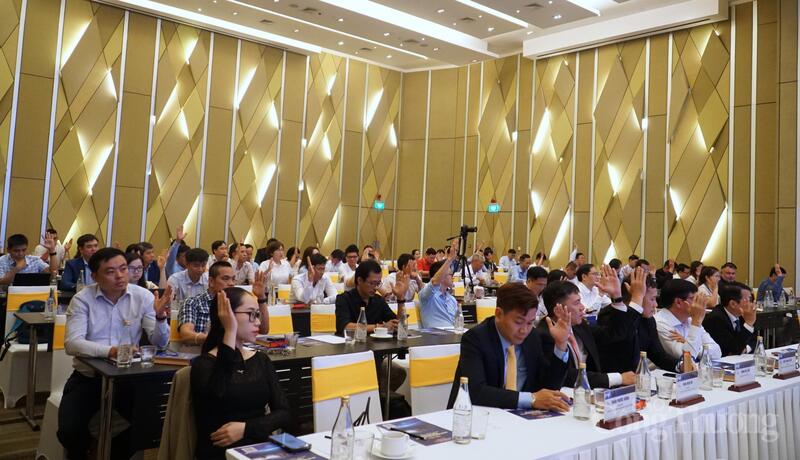 Các đại biểu biểu quyết thông qua Okevip link không chặn Okvip69.com bán cá nổ hủ Hiệp hội Logistics TP. Đà Nẵng lần thứ I, nhiệm kỳ 2026 - 2031.
