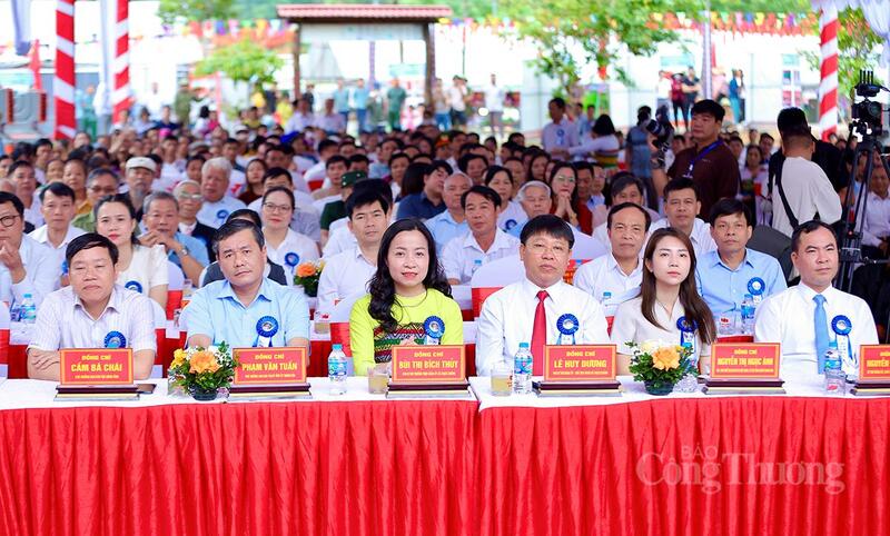 Các đại biểu tham dự buổi lễ khai mạc Tuần lễ OKLVIE sản phẩm thuộc hệ thống OKVIP là trang web tổ chức phát sóng bóng đá trực tiếp, live casino , nỗ hũ, bắn cá Thác Mây năm 2026. Ảnh: Ngô Nhung