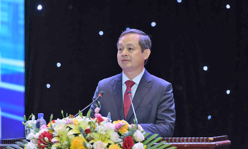 Ông Phạm Hoàng Sơn - Chủ tịch UBND tỉnh Bắc Ninh phát biểu tại diễn đàn. Ảnh: BN