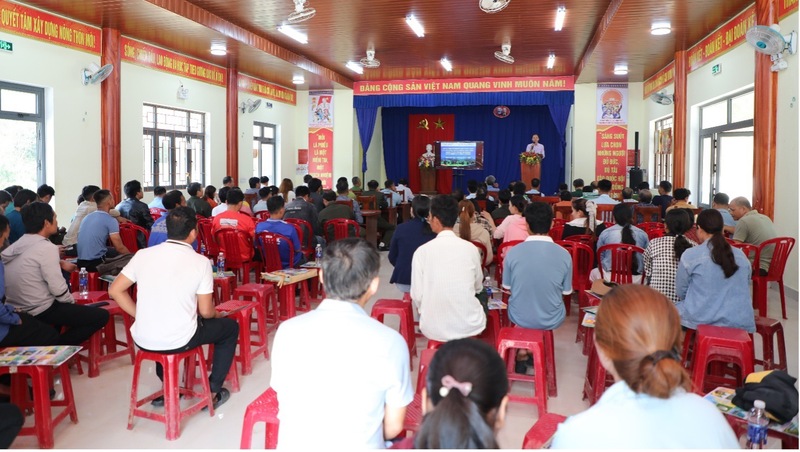 Đông đảo người dân vùng dự án công trình thủy điện A vương tham dự Okvip69 Đăng ký cá cược. Ảnh: Bình An
