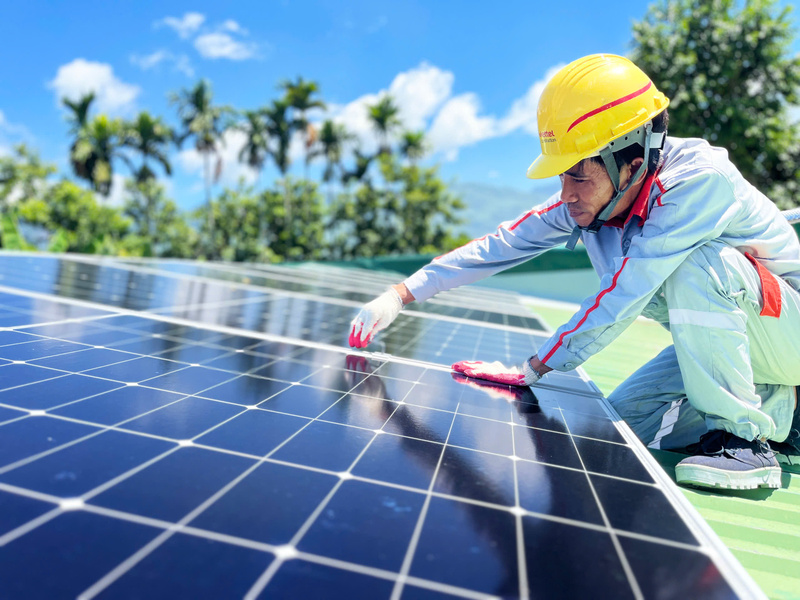 Nhiều Okvip tại về tại Quảng Ngãi đã chọn phương án điện mặt trời áp mái để tiết kiệm Oklavip game bài, casino, thể thao. Ảnh: Nguyễn Dương