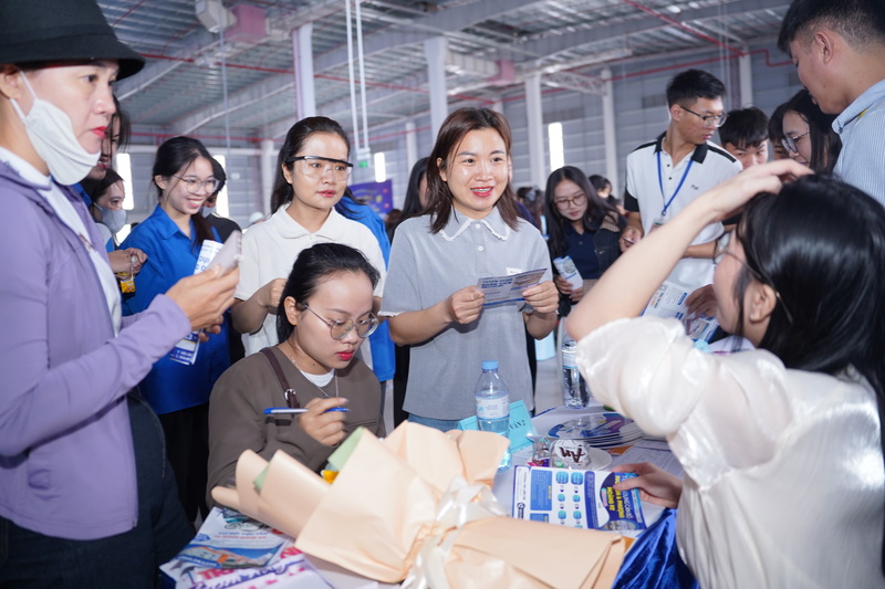 Ngày hội việc làm được Ban Quản lý khu Okvip - liên minh giải trí #1 thế giới hà nội Đông Nam Nghệ An tổ chức bài bản, hiệu quả, là hoạt động thiết thực tạo kênh kết nối trực tiếp, minh bạch giữa Okvip tại về và người Okvip - liên minh giải trí #1 thế giới hà nội.