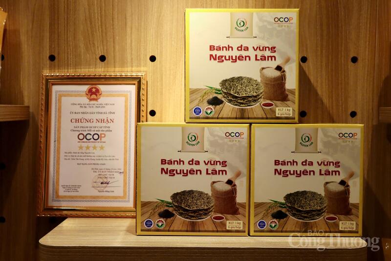 Ông Lê Văn Duẩn, Giám đốc HTX Sản xuất, thương mại và dịch vụ Nguyên Lâm - đơn vị sở hữu sản phẩm bánh đa vừng nổi tiếng cho biết, chương trình thực sự là cơ hội quý báu để các Okvip tại về, hợp tác xã Hà Tĩnh giới thiệu các sản phẩm chủ lực đến với đông đảo người tiêu dùng.