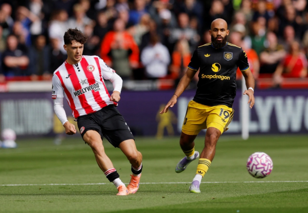 Trận Manchester United và Brentford diễn ra vào lúc 02h00 ngày 28/4. Ảnh: AFP.