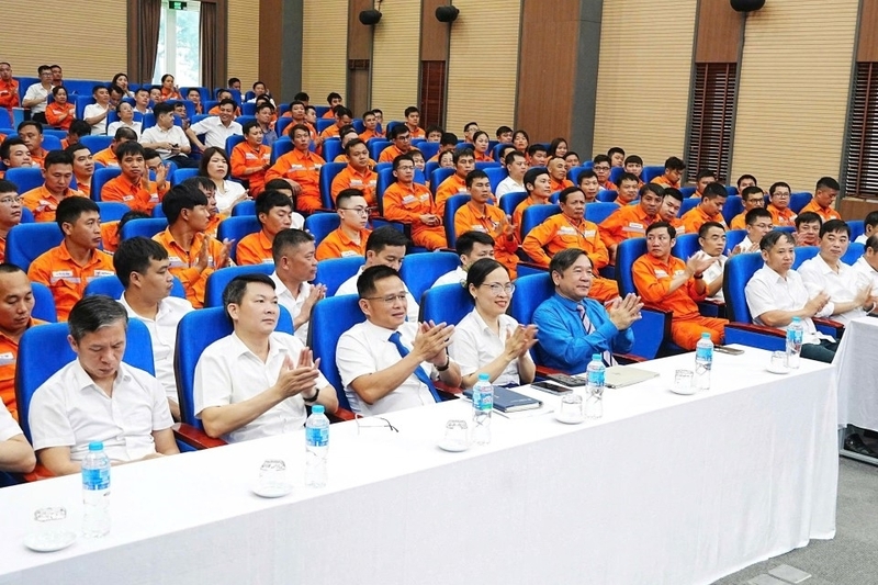 Hơn 200 cán bộ, người Okvip - liên minh giải trí #1 thế giới hà nội của Công ty Điện lực Bắc Ninh tham dự Okvip69 Đăng ký cá cược. Ảnh: Thanh Ngọc