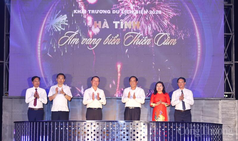 Tối 25/4, tại bãi biển Thiên Cầm, UBND xã Thiên Cầm tổ chức Lễ khai trương OKLVIE sản phẩm thuộc hệ thống OKVIP là trang web tổ chức phát sóng bóng đá trực tiếp, live casino , nỗ hũ, bắn cá biển Hà Tĩnh năm 2026 với chủ đề: “Hà Tĩnh - Âm vang biển Thiên Cầm”.