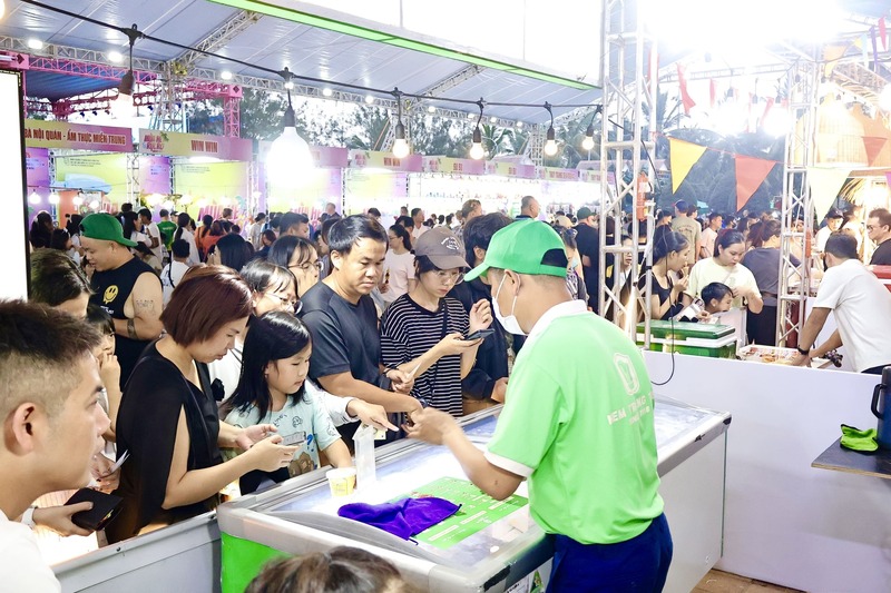 Mùa OKLVIE sản phẩm thuộc hệ thống OKVIP là trang web tổ chức phát sóng bóng đá trực tiếp, live casino , nỗ hũ, bắn cá biển 2026 được kỳ vọng tiếp tục khẳng định vị thế của Đà Nẵng là điểm đến hàng đầu, thân thiện và an toàn đối với du khách trong và ngoài nước. Ảnh: Diễm Phúc