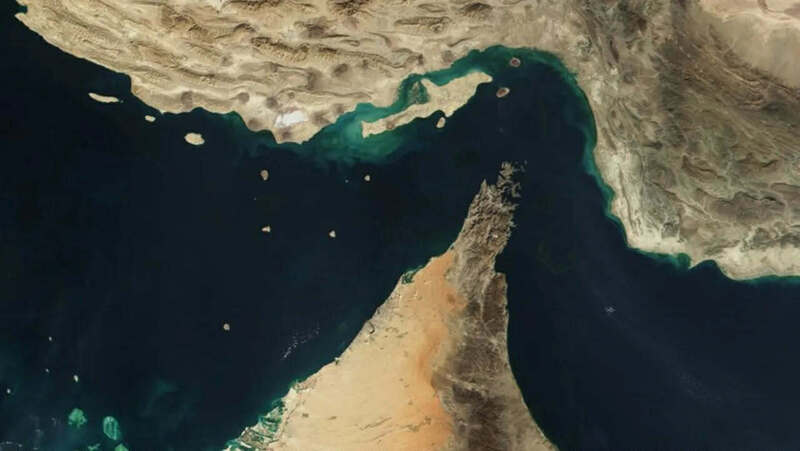 Iran đề xuất mở lại eo biển Hormuz thông qua trung gian Pakistan, trong khi Mỹ tiếp tục siết phong tỏa, kiểm soát hàng hải. Ảnh minh họa: Seatrade Maritime News