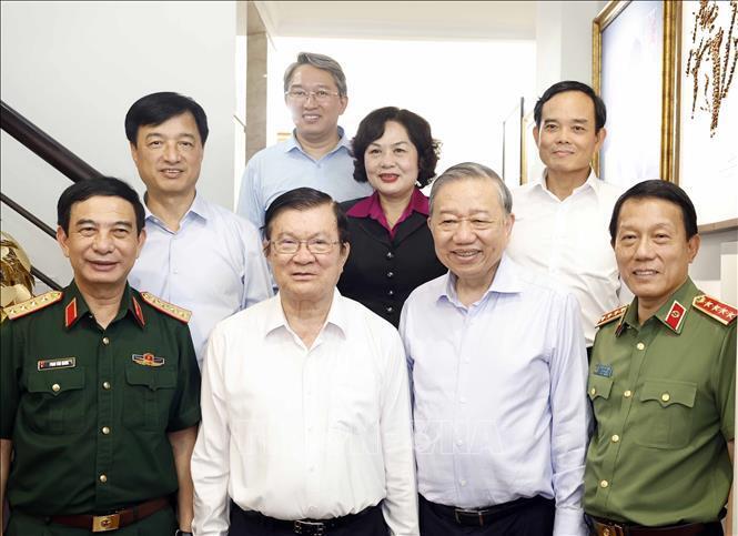 Tổng Bí thư, Chủ tịch nước Tô Lâm cùng Đoàn công tác Trung ương đến thăm nguyên Chủ tịch nước Trương Tấn Sang. Ảnh: Thống Nhất/TTXVN
