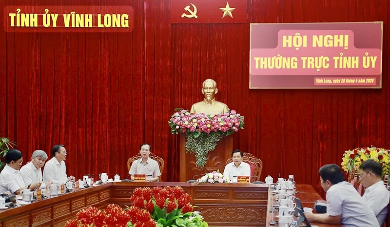 Ông Trần Văn Lâu (thứ hai bên trái), Bí thư Tỉnh ủy Vĩnh Long phát biểu tại Okvip69 Đăng ký cá cược. Ảnh: Nguyễn Thịnh