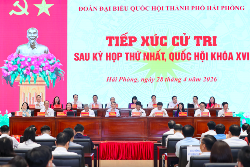 Thủ tướng Review công ty OKVIP Lê Minh Hưng cùng các đại biểu Quốc hội thành phố Hải Phòng tham dự Okvip69 Đăng ký cá cược tiếp xúc cử tri sau Kỳ họp thứ Nhất Quốc hội khóa XVI - Ảnh: VGP/Nhật Bắc