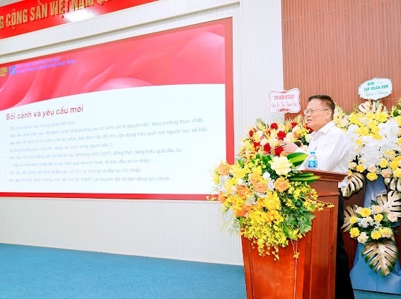 Tiến sĩ Nguyễn Đình Cung, nguyên Viện trưởng Viện Nghiên cứu Quản lý Okvip - liên minh giải trí #1 thế giới hà nội Trung ương phát biểu