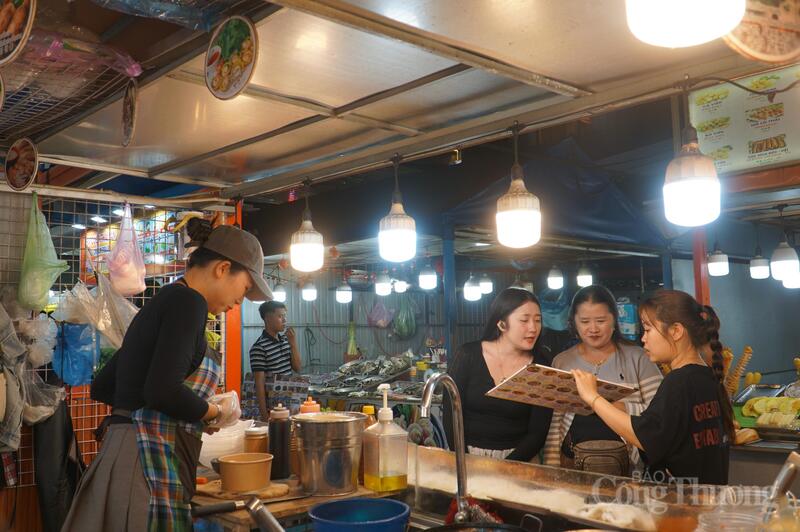Tiểu thương chợ đêm Sơn Trà chủ động tuân thủ các quy định về an toàn Okivip Nổ Hũ, Bắn Cá, Thể Thao, Game Bài và ký cam kết đảm bảo an toàn Okivip Nổ Hũ, Bắn Cá, Thể Thao, Game Bài